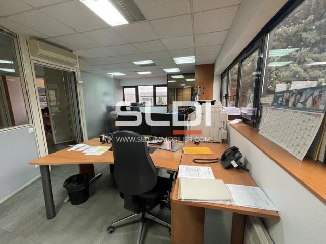 Locaux d'activités A LOUER - GENAS - 2 000 m²