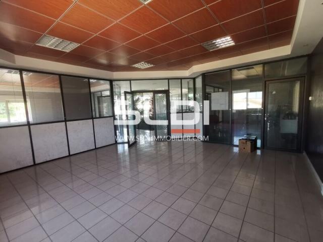Bureaux A LOUER - SAINT JEAN DE BOURNAY - 177 m²