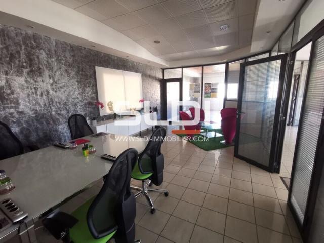 Bureaux A LOUER - SAINT JEAN DE BOURNAY - 177 m²