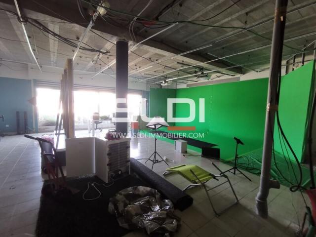 Commerces A LOUER - SAINT JEAN DE BOURNAY - 108 m²