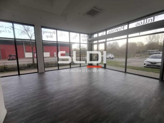 Commerces A LOUER - BOURGOIN JALLIEU - 127 m²