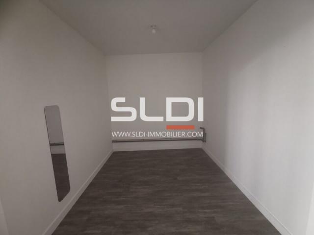 Commerces A LOUER - BOURGOIN JALLIEU - 127 m²