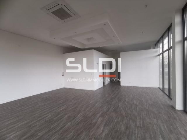 Commerces A LOUER - BOURGOIN JALLIEU - 127 m²