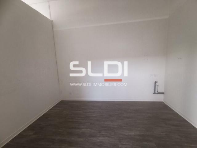 Commerces A LOUER - BOURGOIN JALLIEU - 127 m²