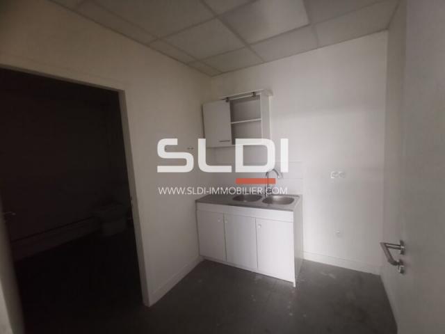 Commerces A LOUER - BOURGOIN JALLIEU - 127 m²