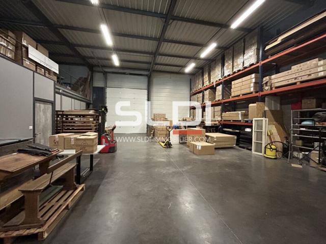 Locaux d'activités A LOUER - VILLEFRANCHE SUR SAONE - 860 m²