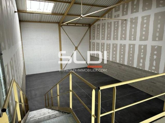 Locaux d'activités A VENDRE OU A LOUER - BOURGOIN JALLIEU - 234 m²