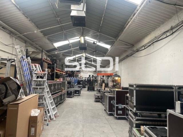 Locaux d'activités A LOUER - VILLEURBANNE - 800 m²