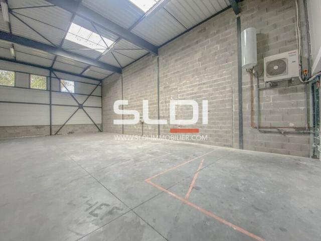 Locaux d'activités A LOUER - SAINT PRIEST - 670 m²