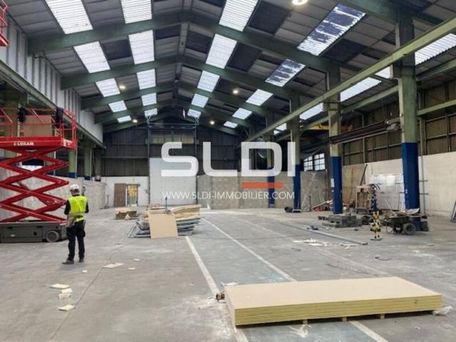 Locaux d'activités A LOUER - VILLEURBANNE - 1 212 m²