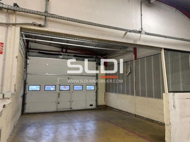 Locaux d'activités A VENDRE OU A LOUER - RILLIEUX LA PAPE - 3 200 m²