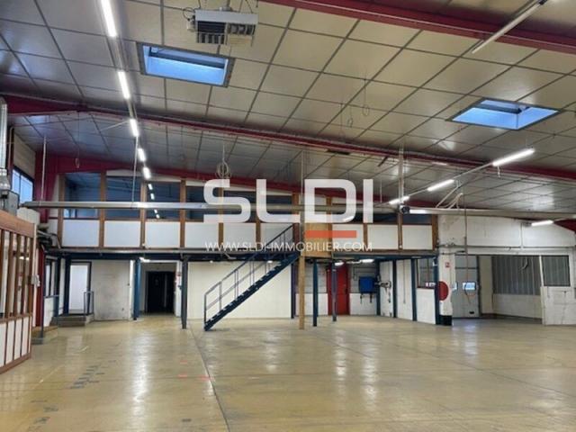 Locaux d'activités A VENDRE OU A LOUER - RILLIEUX LA PAPE - 3 200 m²