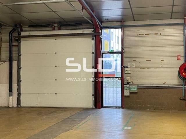 Locaux d'activités A VENDRE OU A LOUER - RILLIEUX LA PAPE - 3 200 m²