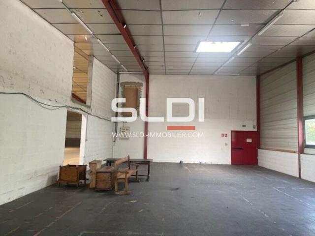 Locaux d'activités A VENDRE OU A LOUER - RILLIEUX LA PAPE - 3 200 m²