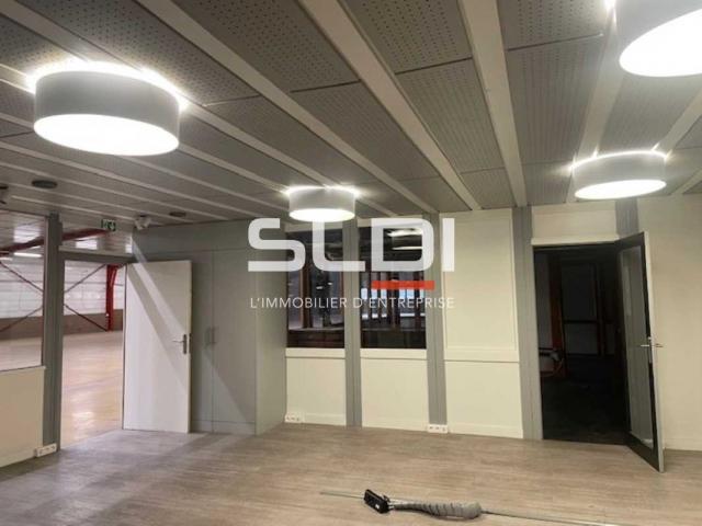 Locaux d'activités A VENDRE OU A LOUER - RILLIEUX LA PAPE - 3 200 m²