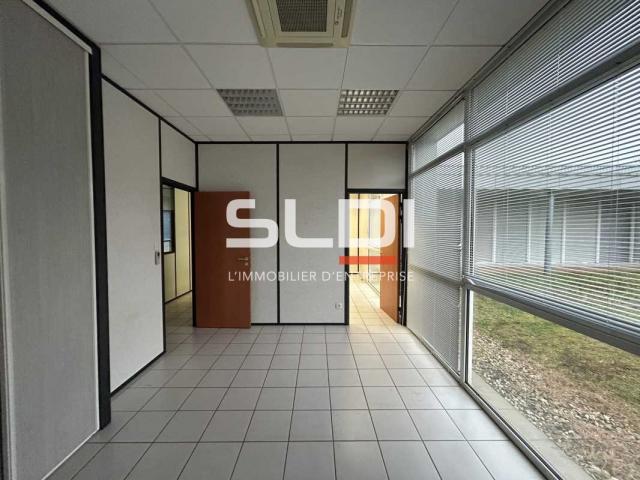 Bureaux A LOUER - BLYES - 97 m²