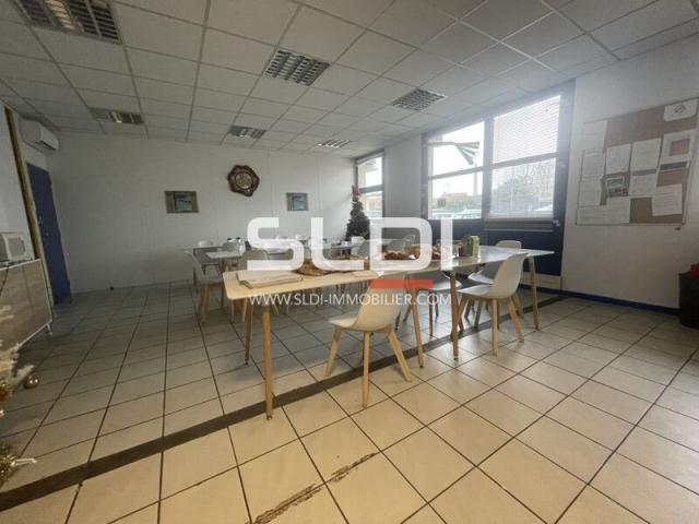 Bureaux A LOUER - VAULX EN VELIN - 382 m²