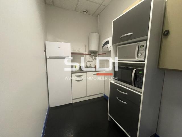 Bureaux A LOUER - VAULX EN VELIN - 382 m²