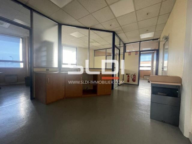 Bureaux A LOUER - VAULX EN VELIN - 382 m²