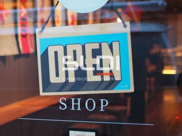Commerces A LOUER - THIERS - 320 m²