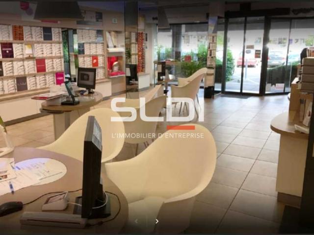 Commerces A LOUER - BRON - 138 m²