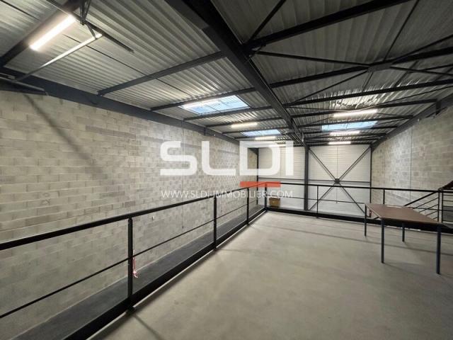 Locaux d'activités A LOUER - VILLEFRANCHE SUR SAONE - 327 m²