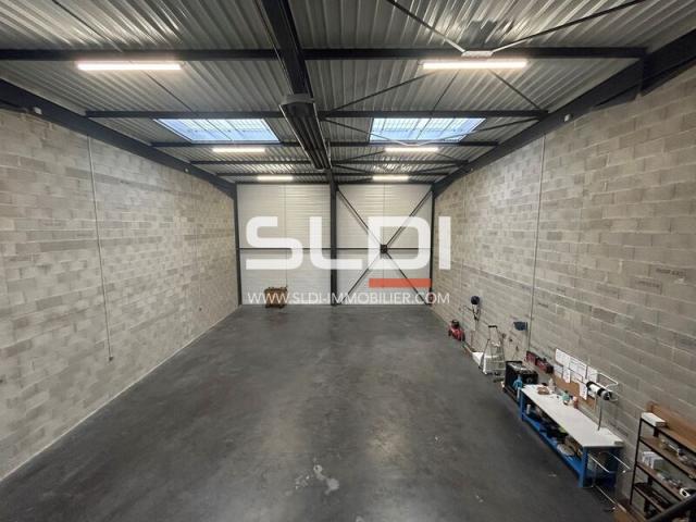 Locaux d'activités A LOUER - VILLEFRANCHE SUR SAONE - 327 m²