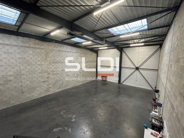 Locaux d'activités A LOUER - VILLEFRANCHE SUR SAONE - 327 m²