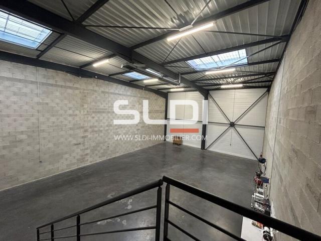 Locaux d'activités A LOUER - VILLEFRANCHE SUR SAONE - 327 m²