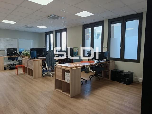 Bureaux A LOUER - VILLEURBANNE - 105 m²