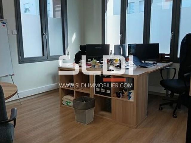 Bureaux A LOUER - VILLEURBANNE - 105 m²