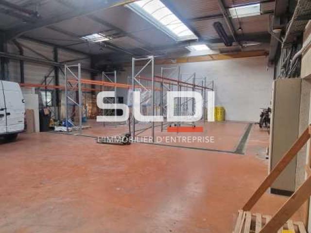 Locaux d'activités A LOUER - BRON - 849 m²