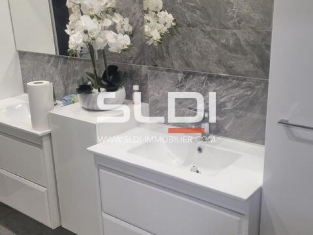 Locaux d'activités A LOUER - BRON - 849 m²