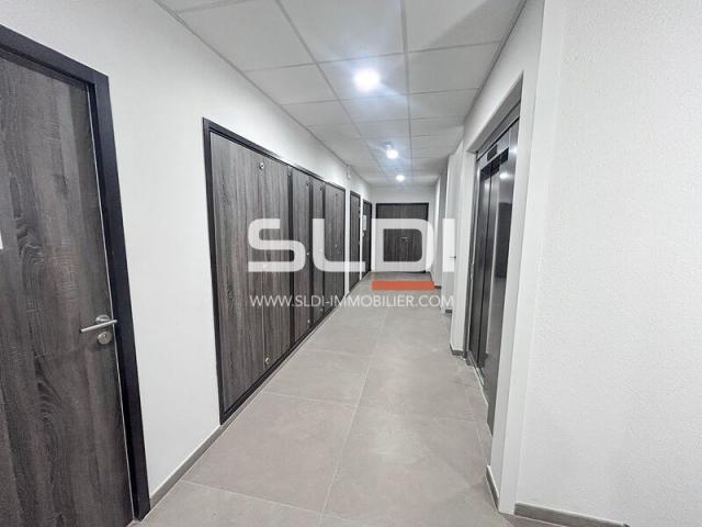 Bureaux A VENDRE - LA TOUR DE SALVAGNY - 194 m²