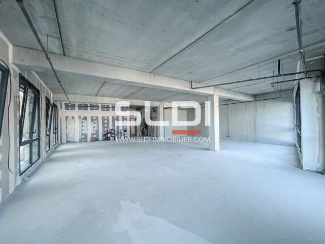 Bureaux A VENDRE - LA TOUR DE SALVAGNY - 194 m²