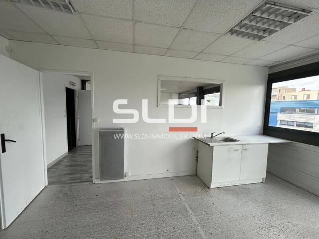 Locaux d'activités A LOUER - ANSE - 705 m²