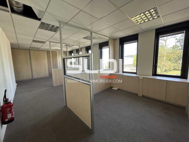 Bureaux A LOUER - DARDILLY - 126 m²