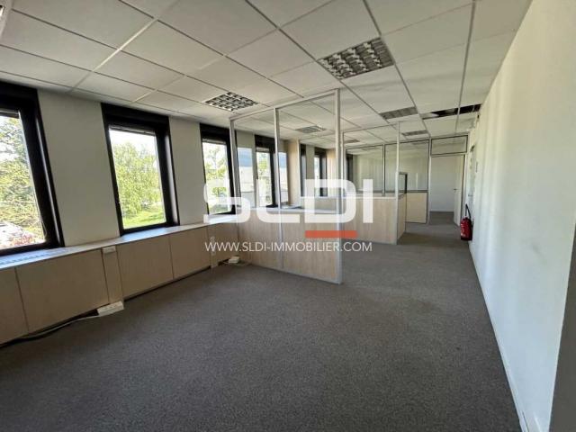 Bureaux A LOUER - DARDILLY - 126 m²