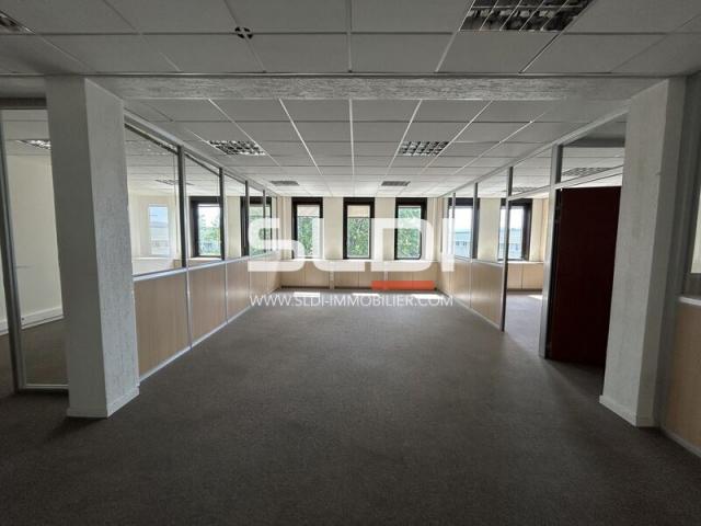 Bureaux A LOUER - DARDILLY - 126 m²