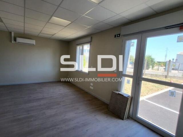 Locaux d'activités A LOUER - VILLEFRANCHE SUR SAONE - 700 m²