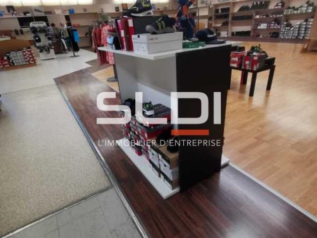 Commerces A VENDRE - RUY MONTCEAU - 1 423 m²