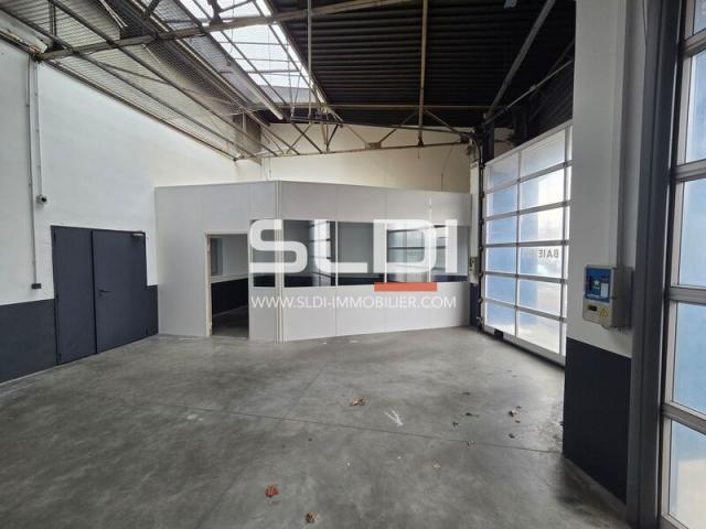 Locaux d'activités A LOUER - VENISSIEUX - 740 m²