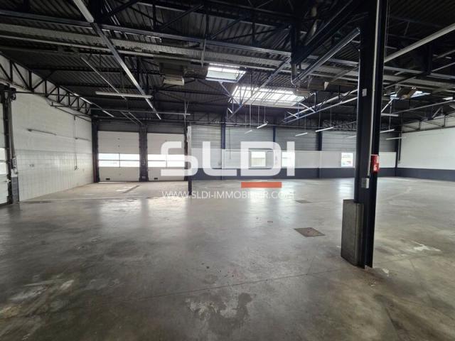 Locaux d'activités A LOUER - VENISSIEUX - 740 m²