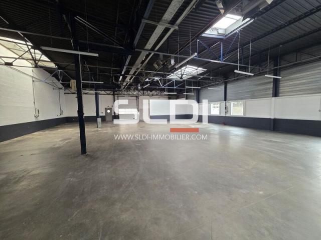 Locaux d'activités A LOUER - VENISSIEUX - 740 m²