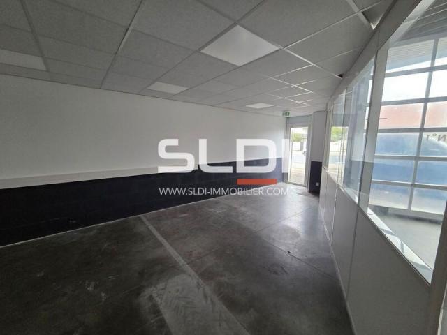 Locaux d'activités A LOUER - VENISSIEUX - 740 m²