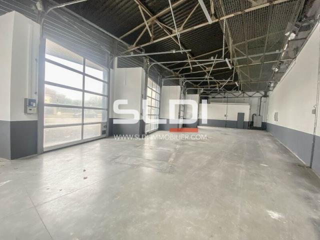 Locaux d'activités A LOUER - VENISSIEUX - 740 m²