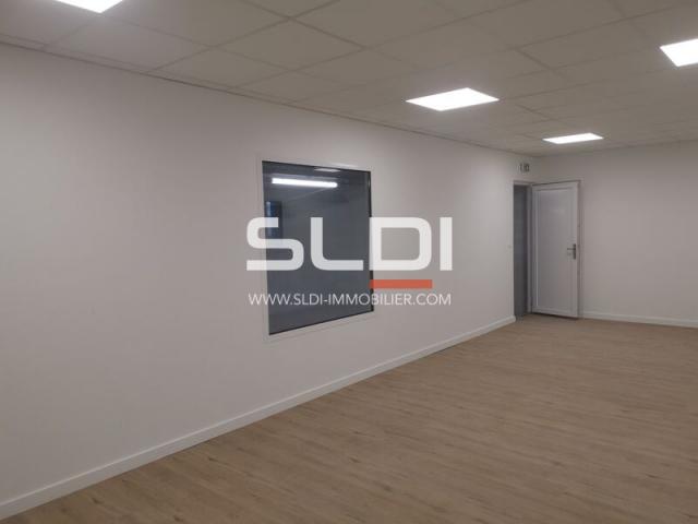 Locaux d'activités A LOUER - VAULX MILIEU - 155 m²