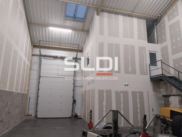 Locaux d'activités A LOUER - BOURGOIN JALLIEU - 178 m²