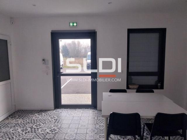 Locaux d'activités A LOUER - BOURGOIN JALLIEU - 178 m²