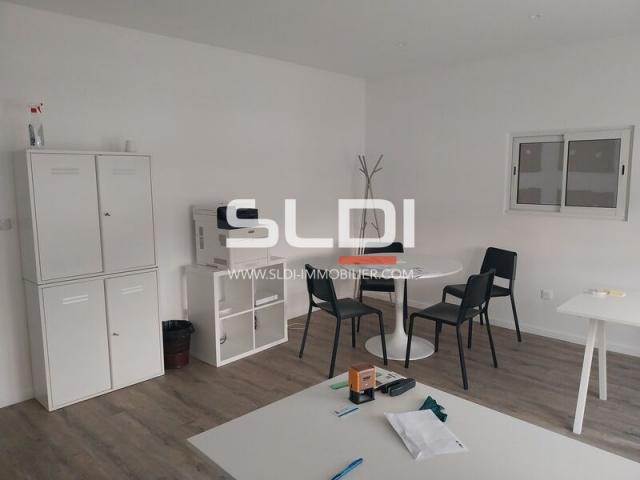 Locaux d'activités A LOUER - BOURGOIN JALLIEU - 178 m²